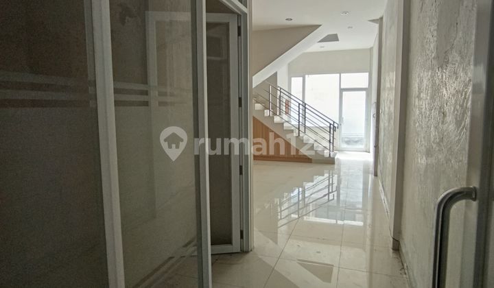 Lease shop house on Merdeka Street, Cirebon City. Lease shop house on Merdeka Street, Cirebon City.