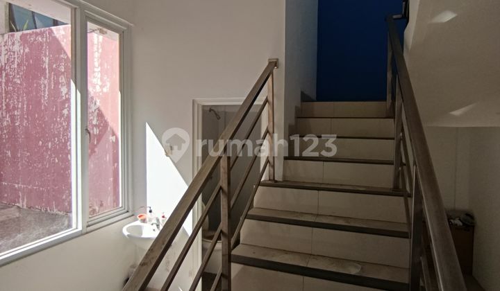 Shop house for rent in downtown Cirebon, strategic location.