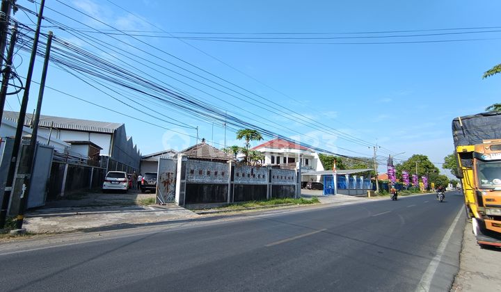 Rent for a shop house on Jalan Pilang Raya, Cirebon, with a minimum lease term of 3 years. Rent for a shop house on Jalan Pilang Raya, Cirebon, with a minimum lease term of 3 years.