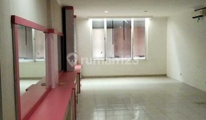 CSB Yellow Ribbon Ruko ex Salon, in a row with Karaoke Rain, located on Jalan Cipto Mangunkusumo, Cirebon. CSB Yellow Ribbon Ruko ex Salon, in a row with Karaoke Rain, located on Jalan Cipto Mangunkusumo, Cirebon.