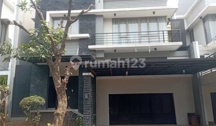 Rumah Mewah 2,5Lantai Raffles Hills Cibubur dekat Kereta LRT Harjamukti