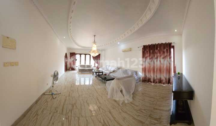Rumah Hoek Mewah Semi Furnished di Cibubur Country 2