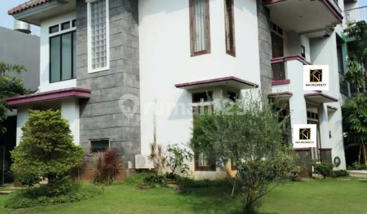 Hoek house facing Northeast, Legend of Cibubur Tourism. Hoek house facing Northeast, Legend of Cibubur Tourism.
