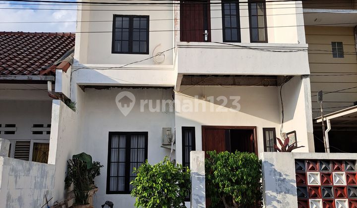 Rumah Interior Cantik Raffles Hiils Siap Huni dekat LRT Harjamukti