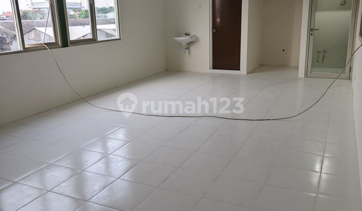 Ready-to-Use Warehouse Near West Surabaya, Near Margomulyo Area, Driyorejo on Kepatihan Street, Gresik. Ready-to-Use Warehouse Near West Surabaya, Near Margomulyo Area, Driyorejo on Kepatihan Street, Gresik.