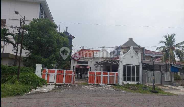 For Rent Former Restaurant/ Strategic House in Tegal Sari, Surabaya