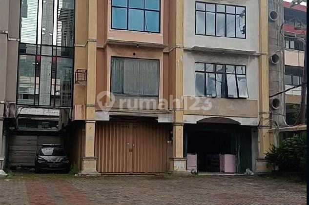 For Rent Shop House Near Pasar Atom in Central Surabaya