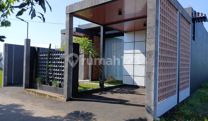 Dijual Rumah Rasa Vila - Kuningan Jawa Barat