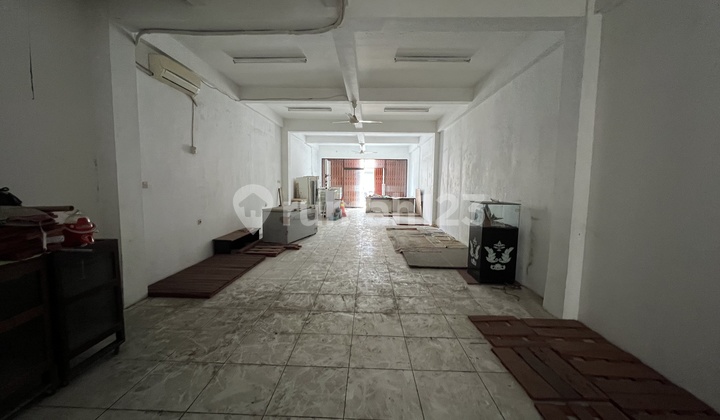 For Rent: Shop House on Pekalipan Street ~ Cirebon City 2