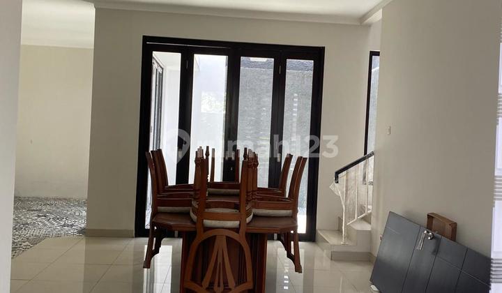 For Rent Newly renovated house in a strategic location, Sector 9 Bintaro Jaya.