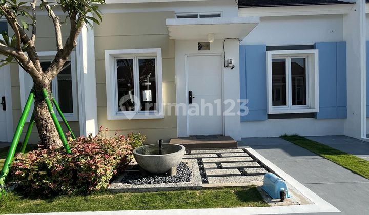 For sale: Flood-free house near the toll road. 1