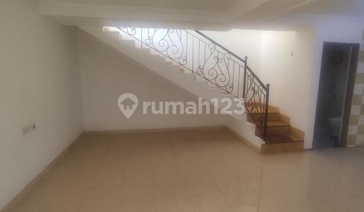 Affordable Minimalist House 8x13 Suitable for Business 2