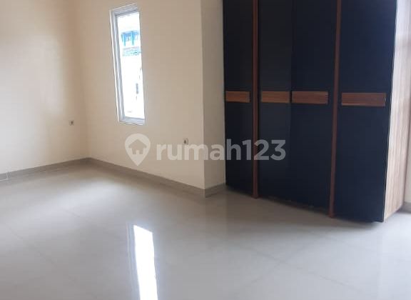 For Rent 200M2 House in Gading Griya Lestari, Suitable for Office Use 2