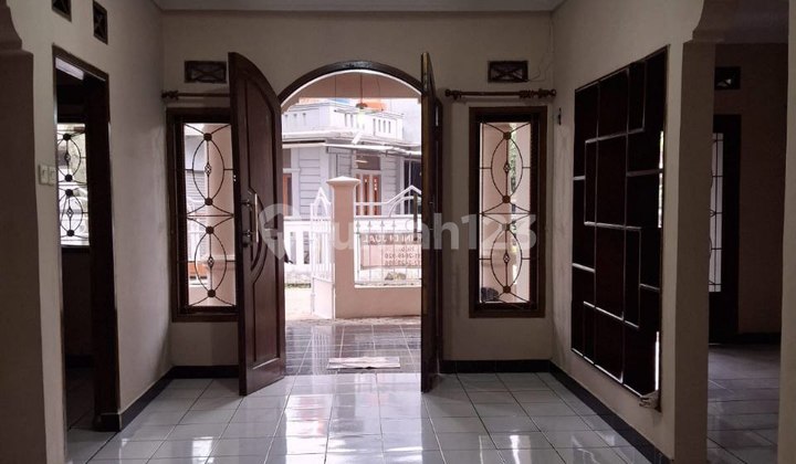 Ready-to-Occupy House, Spacious, Near School, Estate, Cinunuk Cileunyi Area. 2