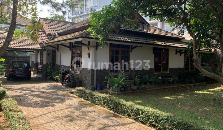 Dijual Rumah Lama Terawat Asri Suasana Nyaman Daerah Cisitu Letak Strategis Dago Bandung Kota SHM