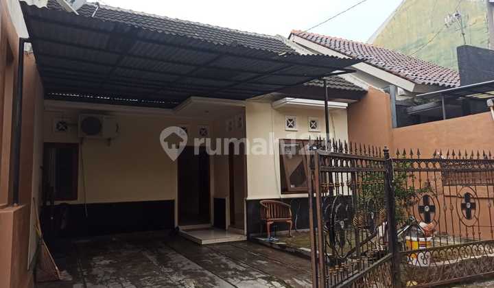 One-Story House Near UGM Strategically Located on Kaliurang Road