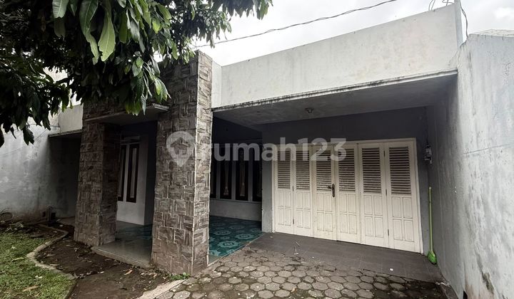 1-Story House for Rent, Comfortable, Near UGM, Complete Facilities, Kaliurang Street. 1-Story House for Rent, Comfortable, Near UGM, Complete Facilities, Kaliurang Street.