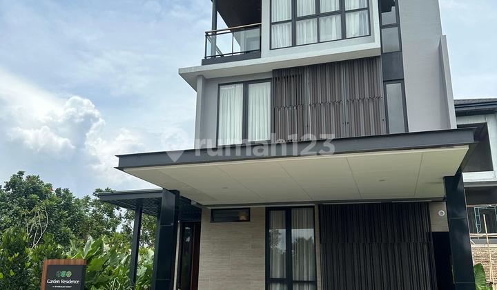3-Storey Luxury House in Emerald Golf Area, Cimanggis