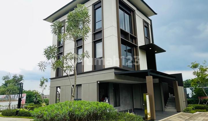 Rumah Mewah 3 Lantai Konsep Villa Dicibubur