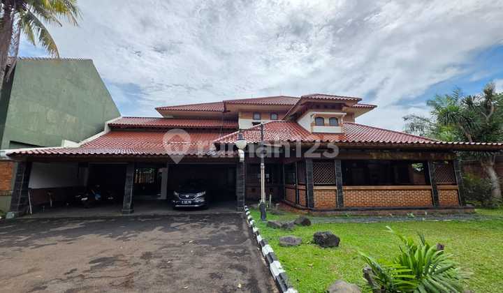 Rumah Mewah di Jalan Utama Lenteng Agung Cocok Buat Hunian Mewah