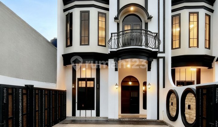 New House Ready to Occupied Strategically Located in Jagakarsa, South Jakarta 2