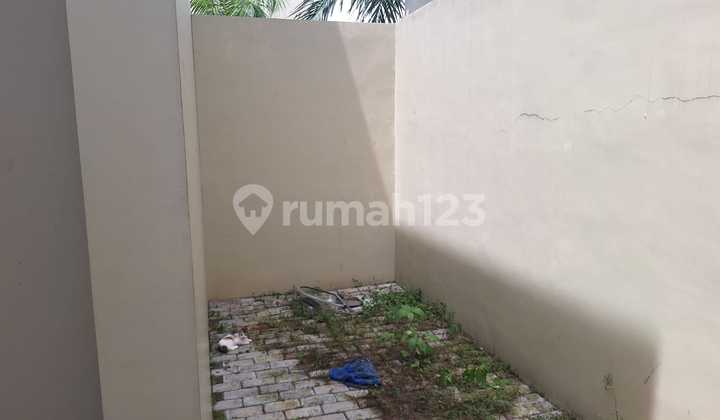 House For Sale Lokasi di Malibu Village Gd.serpong 2