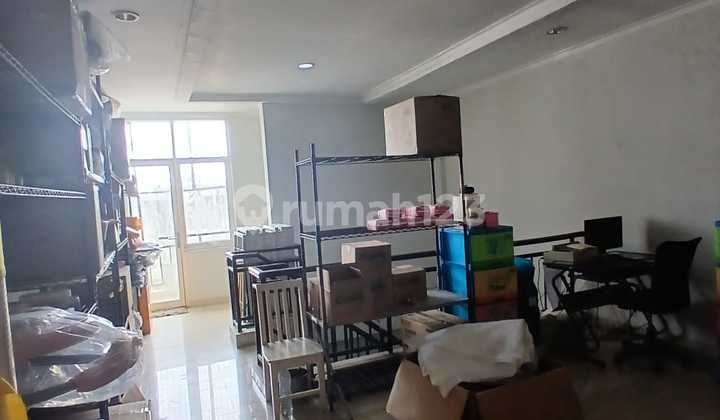 For Sale, Ready-to-Occupy Shophouse on Jl Boulevard Gading Serpong For Sale, Ready-to-Occupy Shophouse on Jl Boulevard Gading Serpong