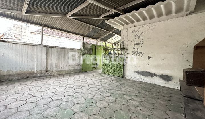 HOUSE + SHOP FOR SALE IN PASAR KLIWON AREA, SURAKARTA 1