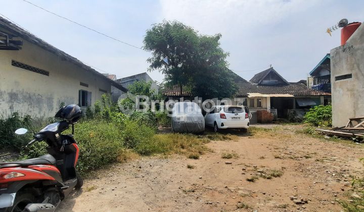 RUMAH HITUNG TANAH DI PASAR KLIWON SOLO