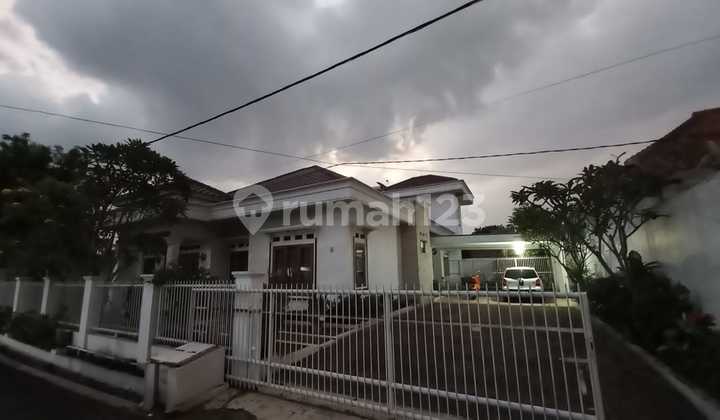 Beautiful Serene House with a Spacious Yard in Cendrawasih Housing, Bandung. 2
