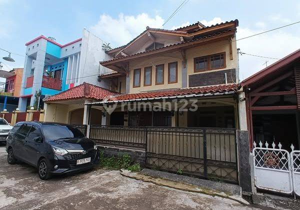 Dijual Rumah 3 Lantai (Semi Furnished) Di Komplek Kota Baru  1