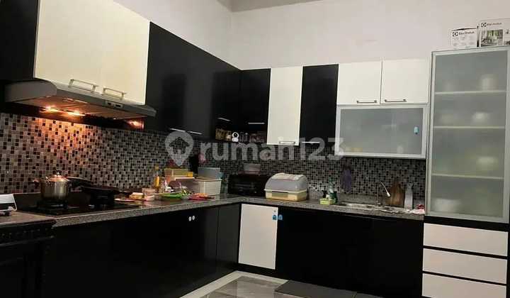 Rumah Besar Dan Cantik Nginden Surabaya  2