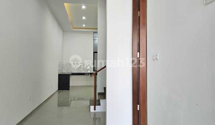 A Large and Comfortable House in Mekarwangi, Bandung 2