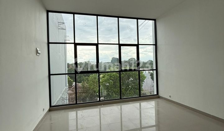 Main Road Cihampelas Shophouse Suitable for Business 2