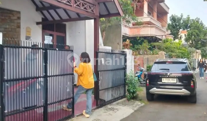 Di Juak Rumah Komplek Pondok Kelapa Jakarta Timur 2