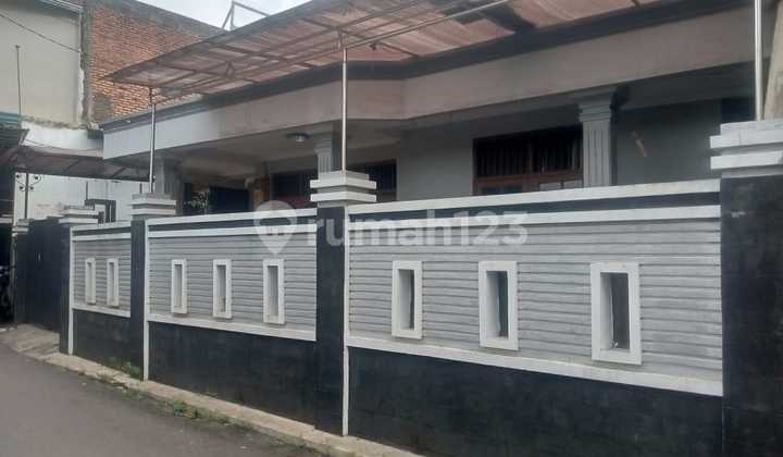 For Sale Cheap House in Duren Sawit and 6-Door Rental Unit in Duren Sawit, East Jakarta