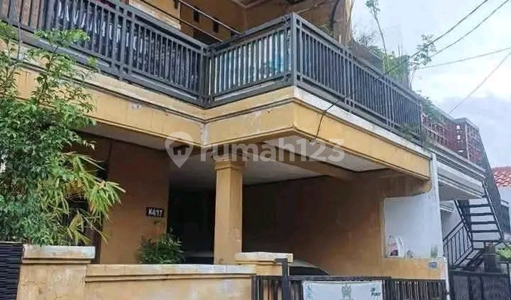Di Juak Rumah Komplek Pondok Kelapa Jakarta Timur
