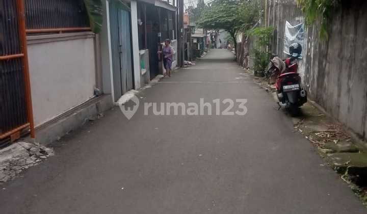 For Sale Cheap House in Duren Sawit and 6-Door Rental Unit in Duren Sawit, East Jakarta 2