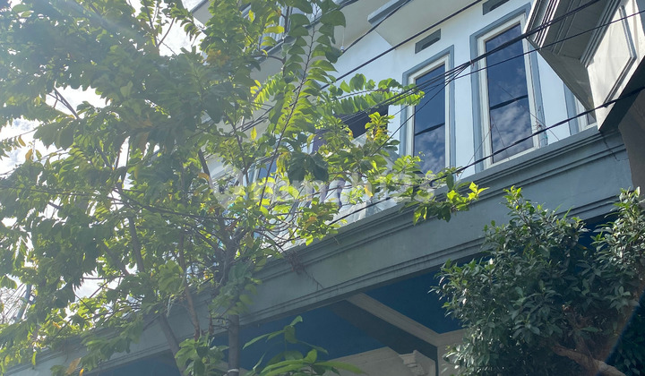 Dijual Via Lelang Rumah Nyaman 2 Lantai di Surabaya Kota 2