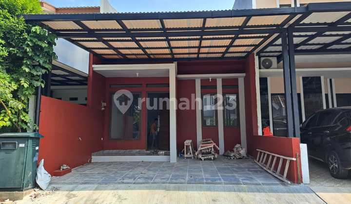 The house has been renovated, ready to inhabit in SUTERA JELITA.