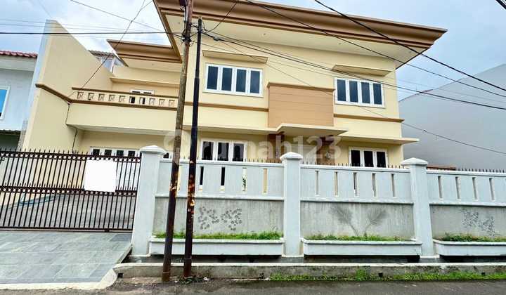 Dijual Rumah di Taman Kedoya Baru Residence Full Renov Semi Furnish 1