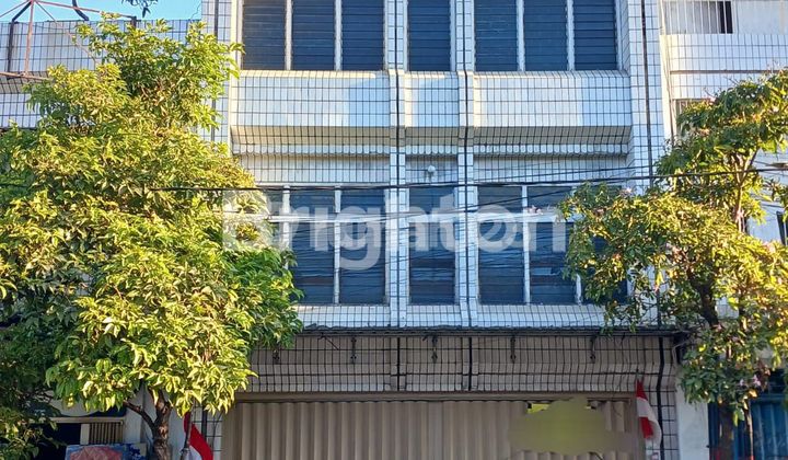 RUKO DI TEMBAAN 3 LANTAI STRATEGIS SIAP PAKAI