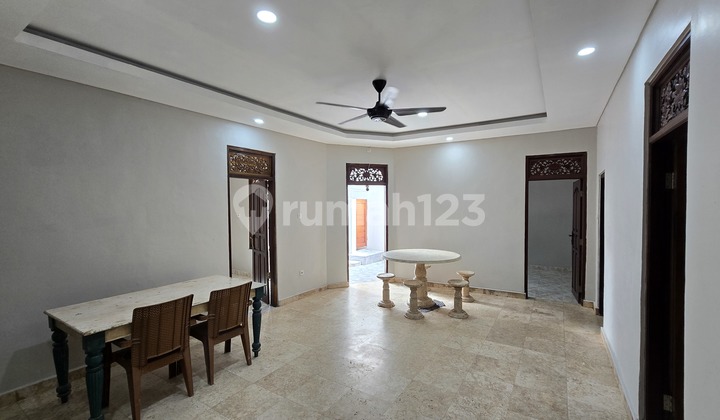 Comfortable House in a Premium Location, 5 Bedrooms 2.5 Bathrooms, Long-Term Lease - Jl Gn Patas, Padang Sambian Kelod Comfortable House in a Premium Location, 5 Bedrooms 2.5 Bathrooms, Long-Term Lease - Jl Gn Patas, Padang Sambian Kelod