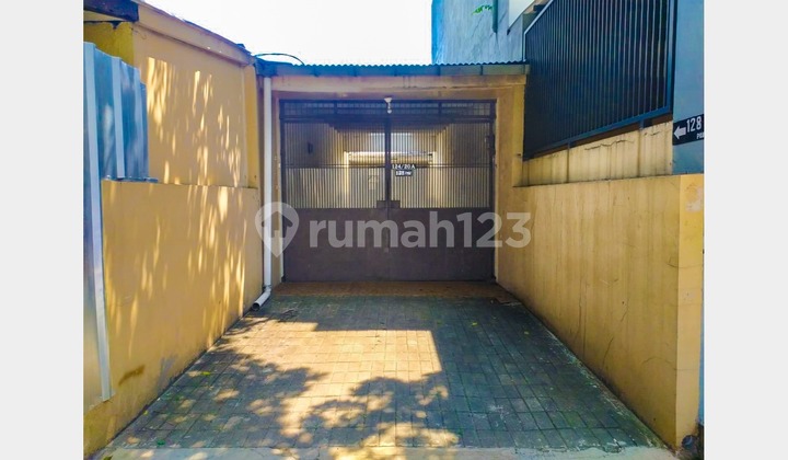 Rumah Terawat Pinggir Jalan Utama Dewi Sartika, Dekat Tegal Lega 2