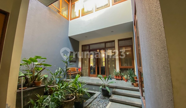 Rumah Lux Semi Furnished Akses Strategis Turangga