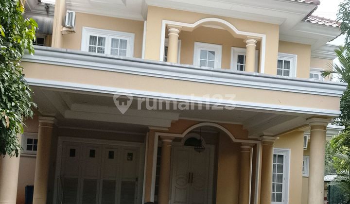 Classic Modern House in the Asri Residential Area, Legenda Wisata Cibubur Classic Modern House in the Asri Residential Area, Legenda Wisata Cibubur