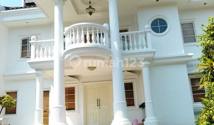 Beautiful Hook House in the Asri Residential Area of Legenda Wisata Cibubur 2