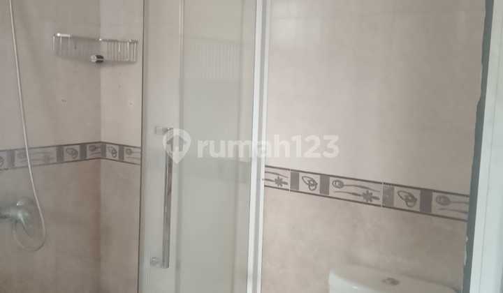 For sale rumah di wilayah yang asri. Properti 2 lantai ini berada di lingkungan yang mudah dijangkau. 2