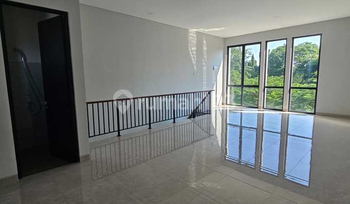 Strategic 3-Story Shophouse Suitable for Your Business in Cibubur Tourist City 2