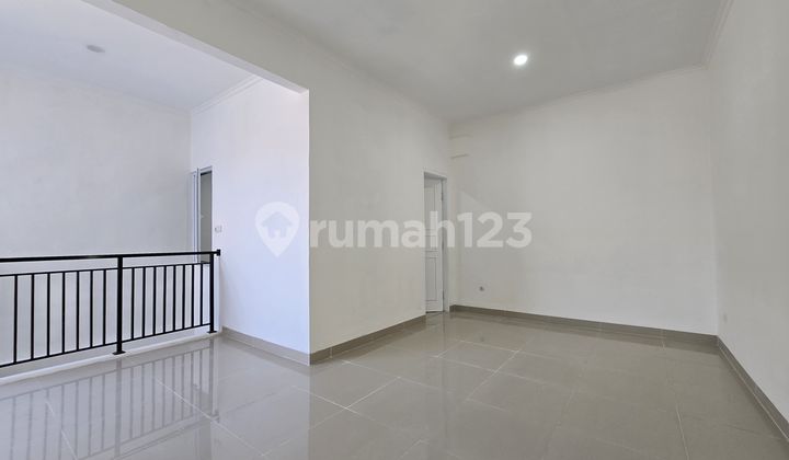 2-Story House in the Asri Residential Area of Legenda Wisata Cibubur 2-Story House in the Asri Residential Area of Legenda Wisata Cibubur